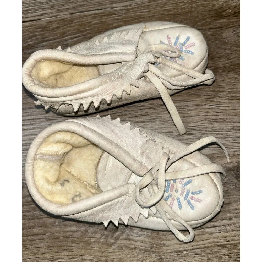 VTG Hand Beaded Soft Leather Idian Design Child's‎ Moccasins Leather Sz 3